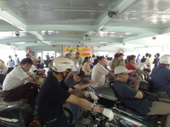 Dentro del ferry