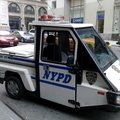 Carro de Policía en frente del Empire State